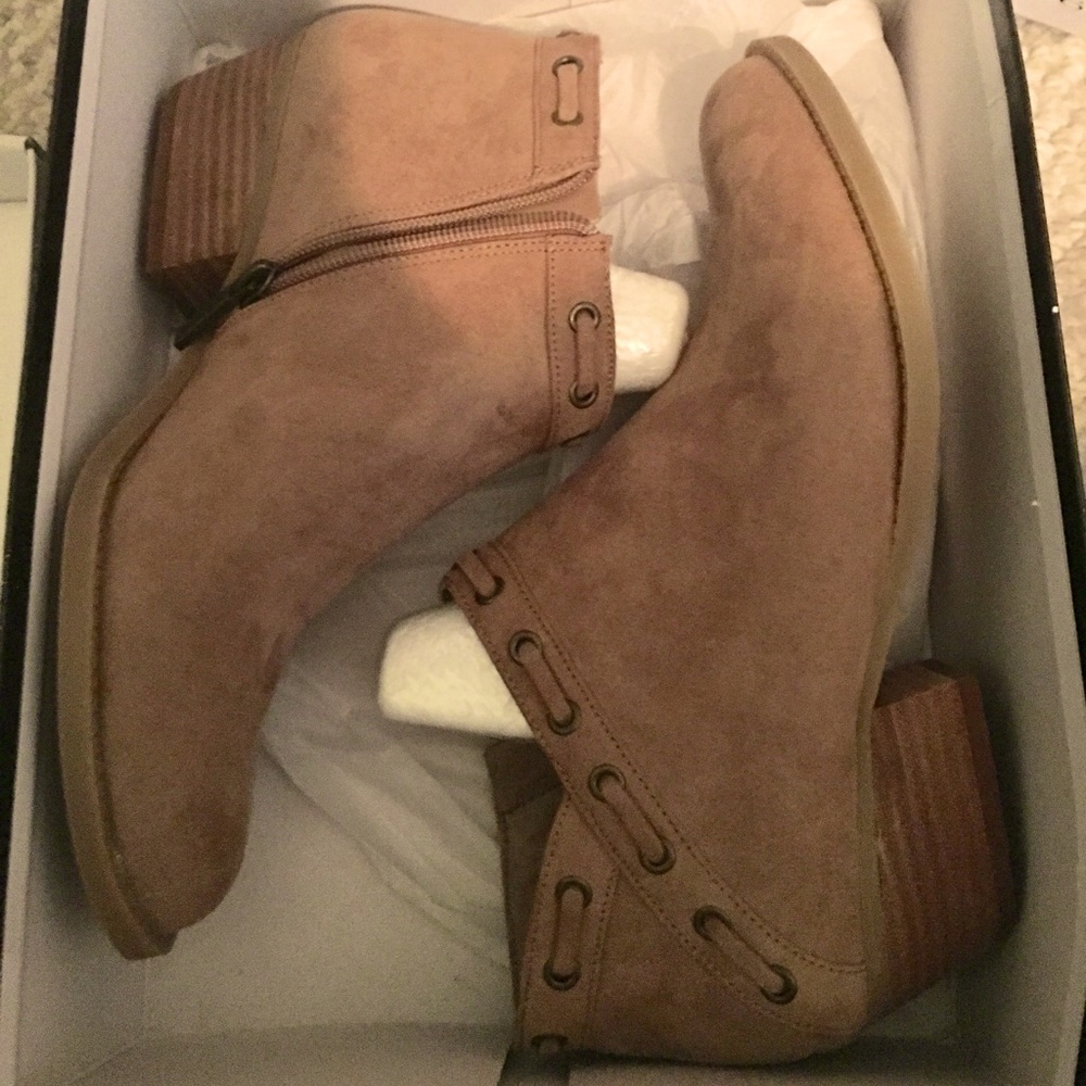 Nine West Boots New size 8.5, brown w/ zipper